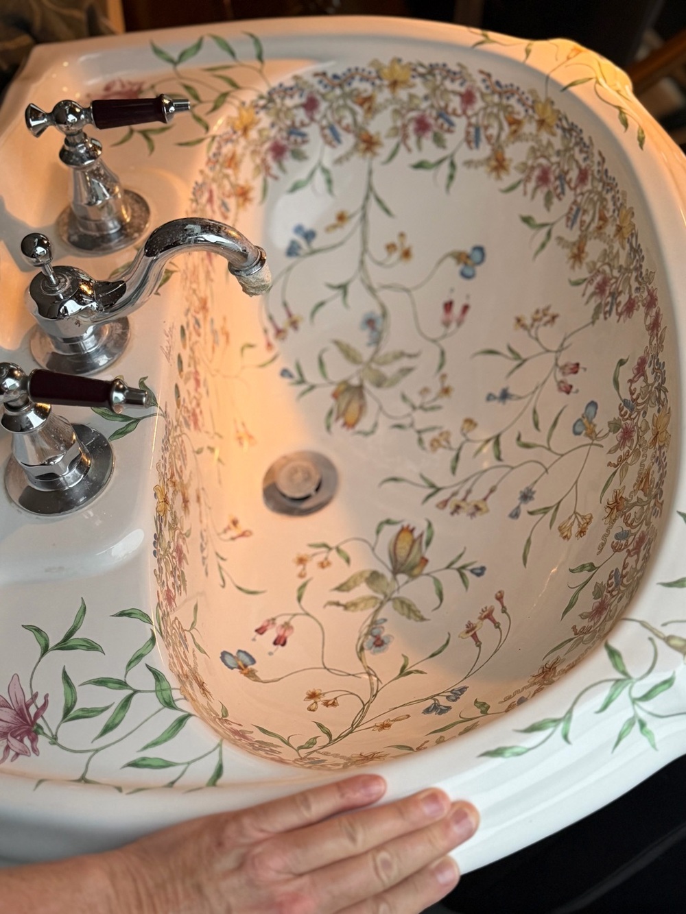 RARE Kohler Artist Edition English Trellis Pedestal Sink in excellent condition